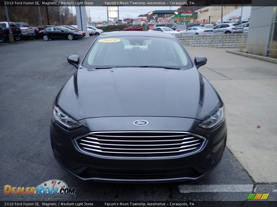 2019 Ford Fusion SE Magnetic / Medium Light Stone Photo #8