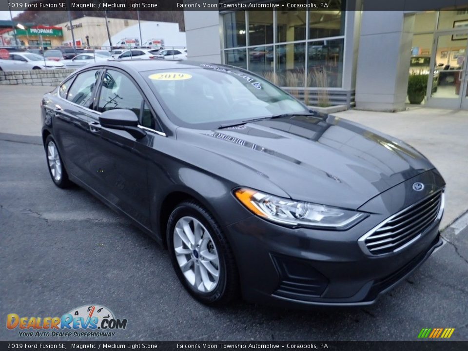 2019 Ford Fusion SE Magnetic / Medium Light Stone Photo #9