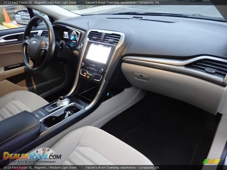 2019 Ford Fusion SE Magnetic / Medium Light Stone Photo #12