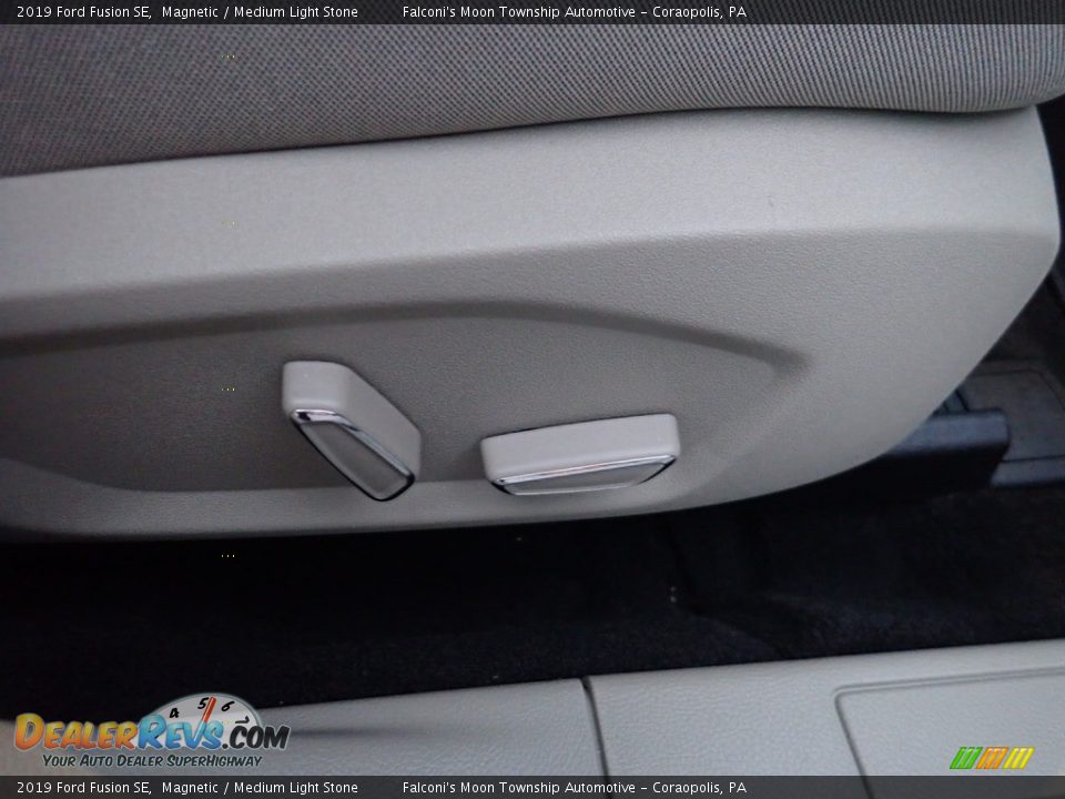 2019 Ford Fusion SE Magnetic / Medium Light Stone Photo #13