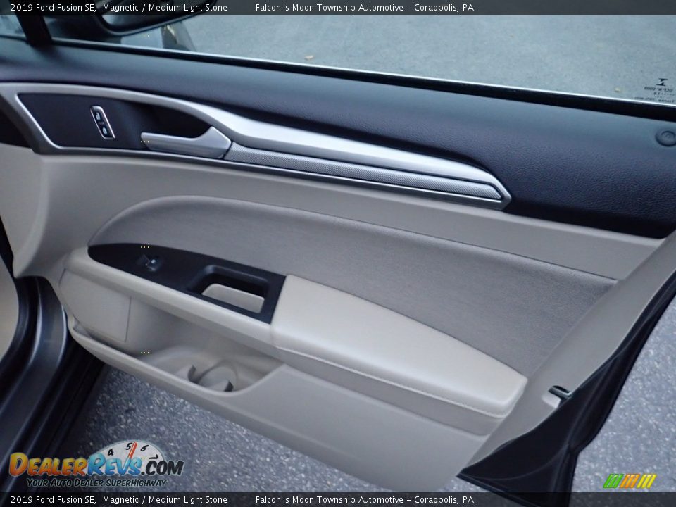 2019 Ford Fusion SE Magnetic / Medium Light Stone Photo #14