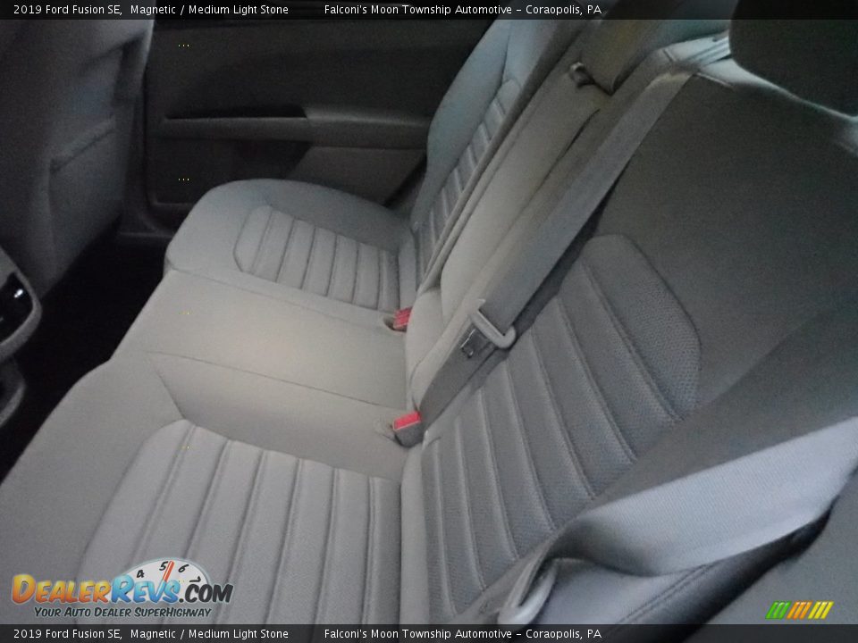 2019 Ford Fusion SE Magnetic / Medium Light Stone Photo #17