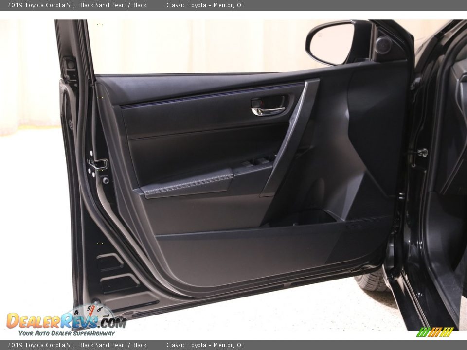 2019 Toyota Corolla SE Black Sand Pearl / Black Photo #4