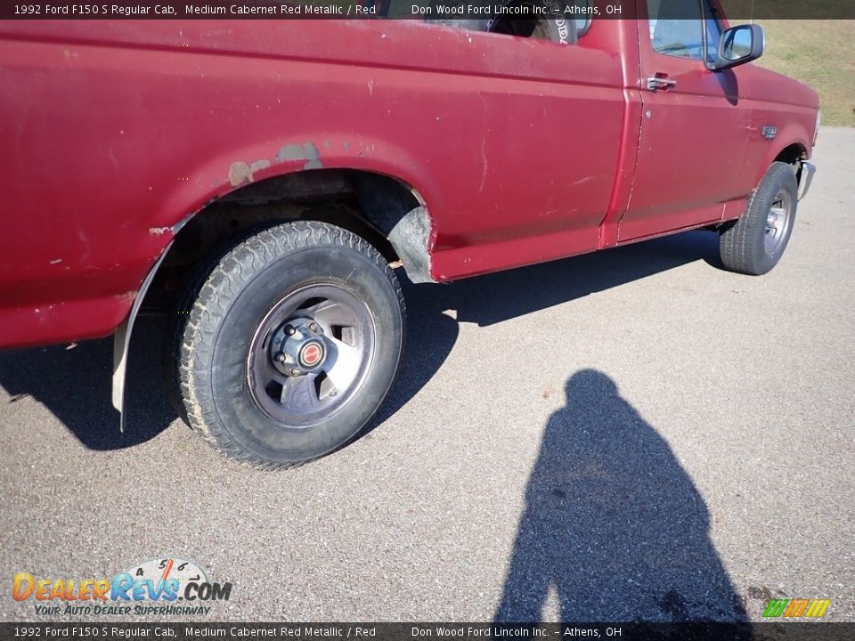 1992 Ford F150 S Regular Cab Medium Cabernet Red Metallic / Red Photo #11
