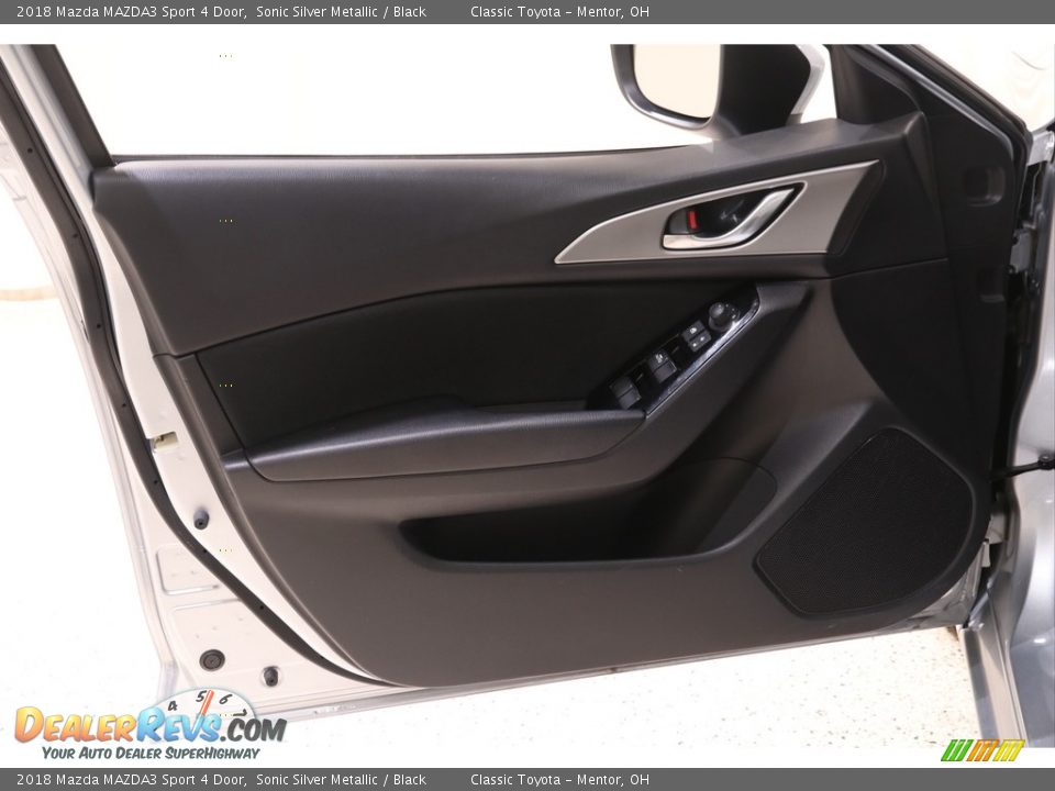 2018 Mazda MAZDA3 Sport 4 Door Sonic Silver Metallic / Black Photo #4