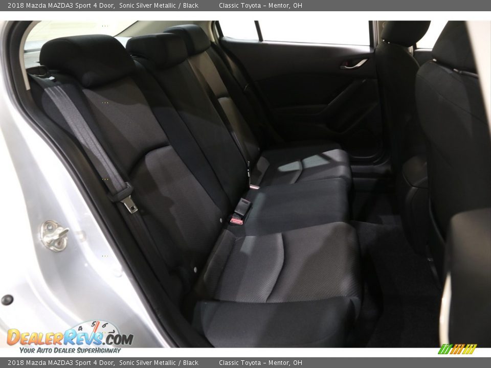 2018 Mazda MAZDA3 Sport 4 Door Sonic Silver Metallic / Black Photo #18