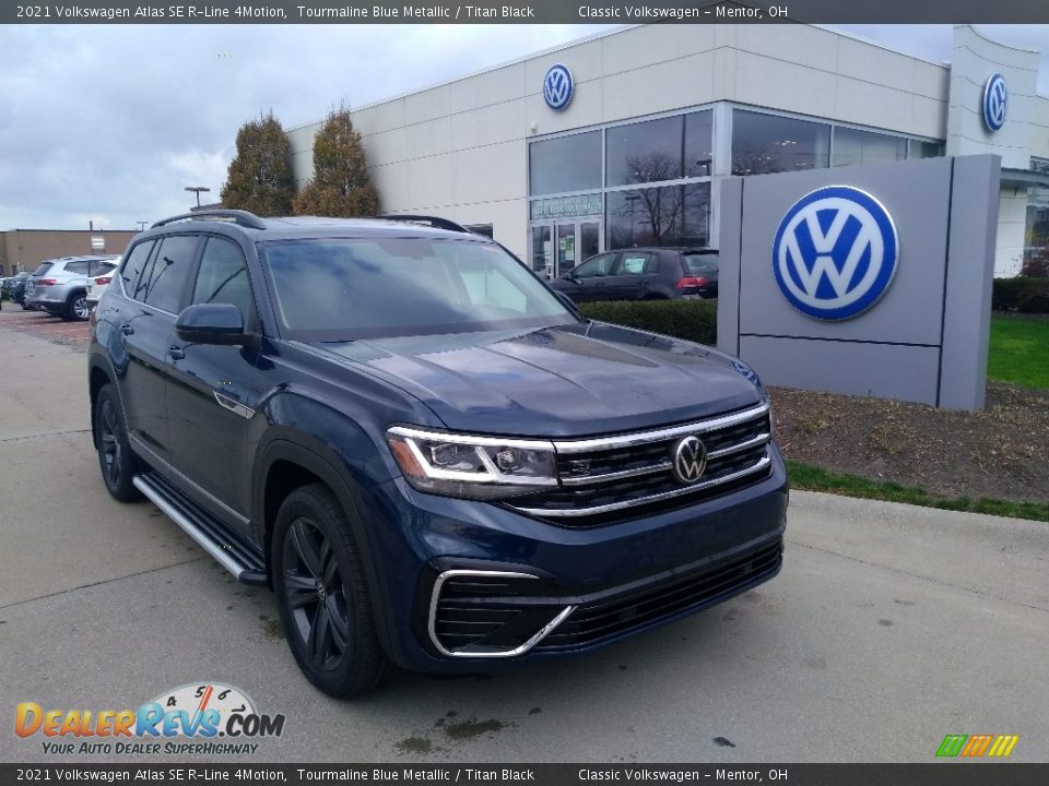 Front 3/4 View of 2021 Volkswagen Atlas SE R-Line 4Motion Photo #1