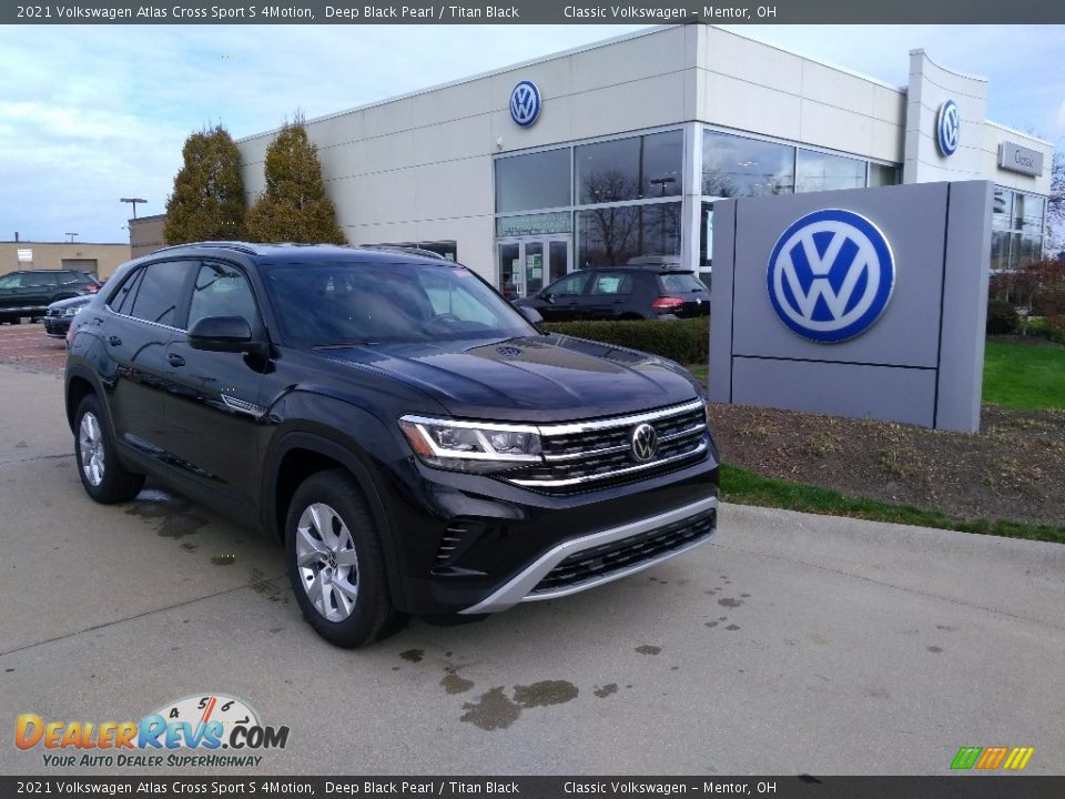 Front 3/4 View of 2021 Volkswagen Atlas Cross Sport S 4Motion Photo #1