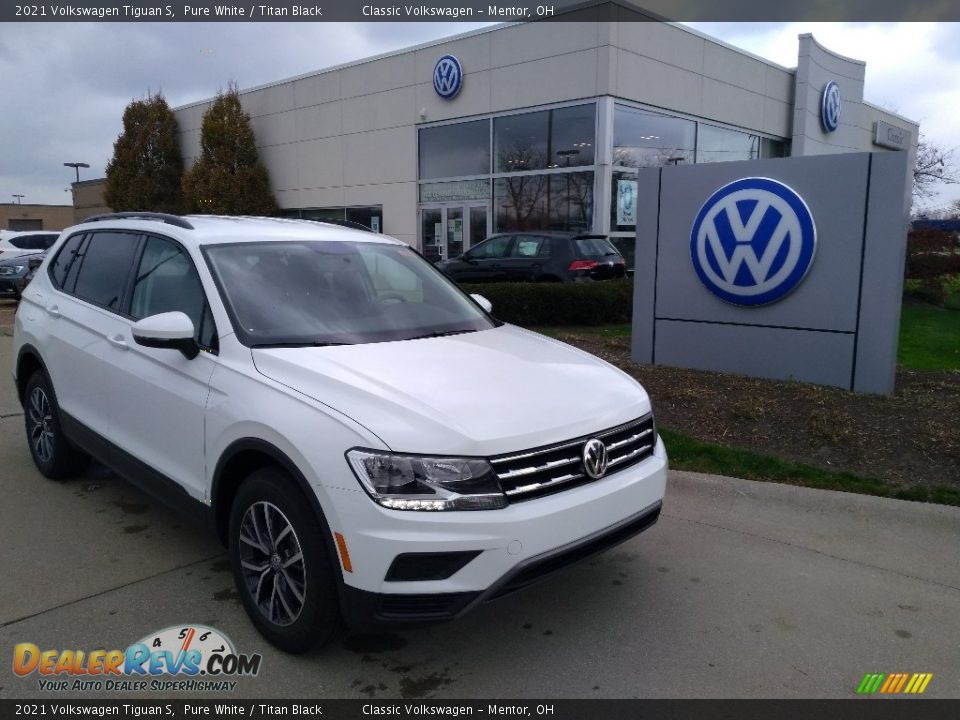 Front 3/4 View of 2021 Volkswagen Tiguan S Photo #1