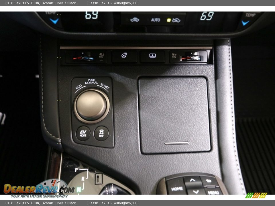 Controls of 2018 Lexus ES 300h Photo #19