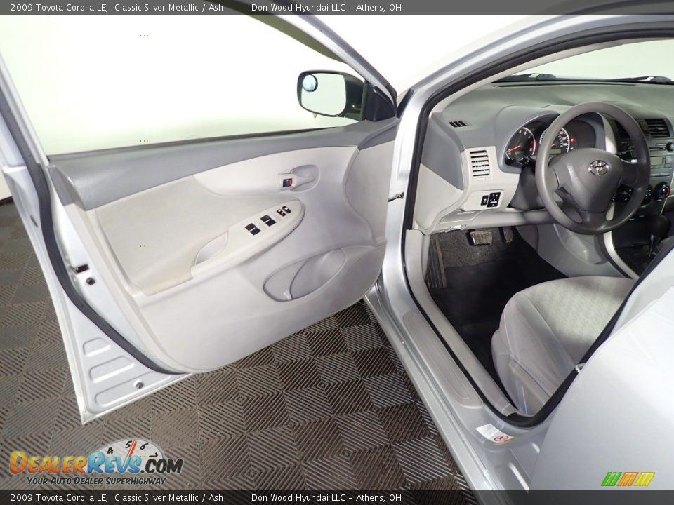 2009 Toyota Corolla LE Classic Silver Metallic / Ash Photo #16