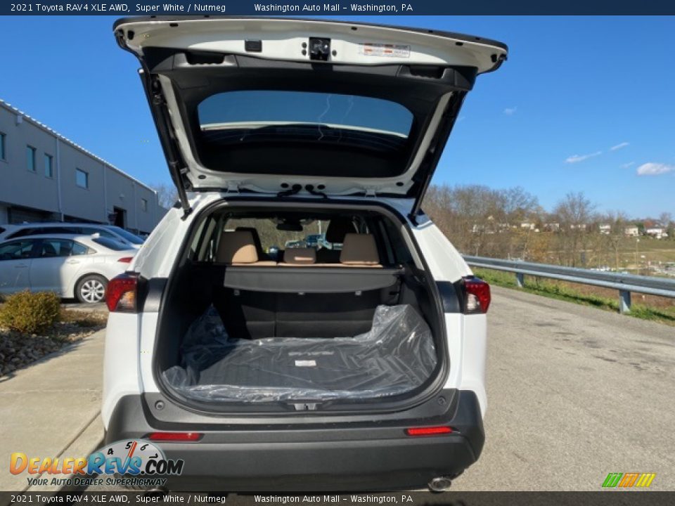 2021 Toyota RAV4 XLE AWD Super White / Nutmeg Photo #25