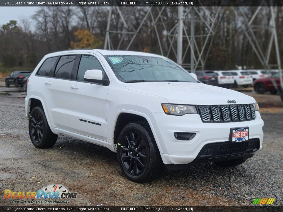 2021 Jeep Grand Cherokee Laredo 4x4 Bright White / Black Photo #1