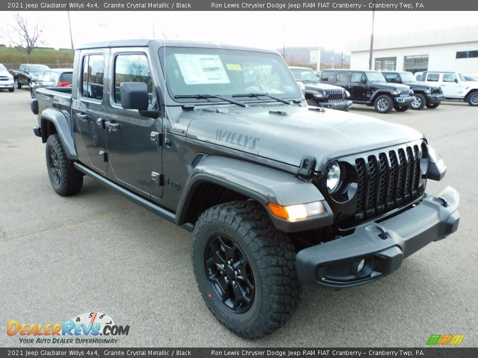 Front 3/4 View of 2021 Jeep Gladiator Willys 4x4 Photo #3
