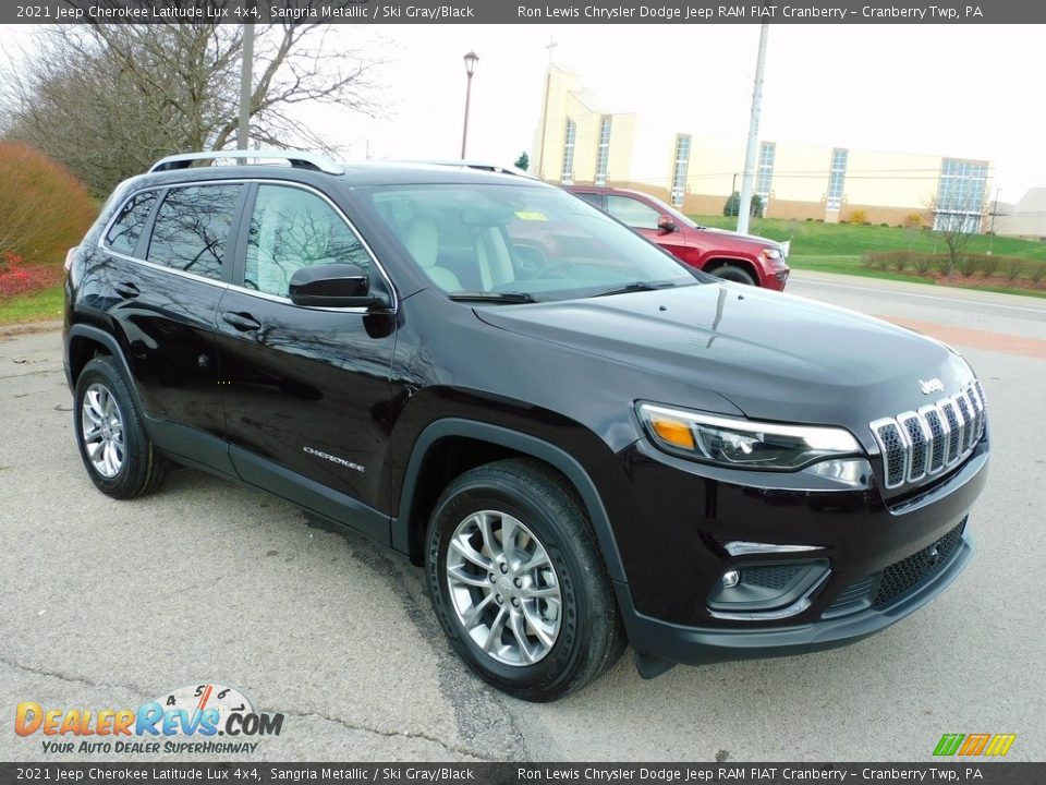 Front 3/4 View of 2021 Jeep Cherokee Latitude Lux 4x4 Photo #3