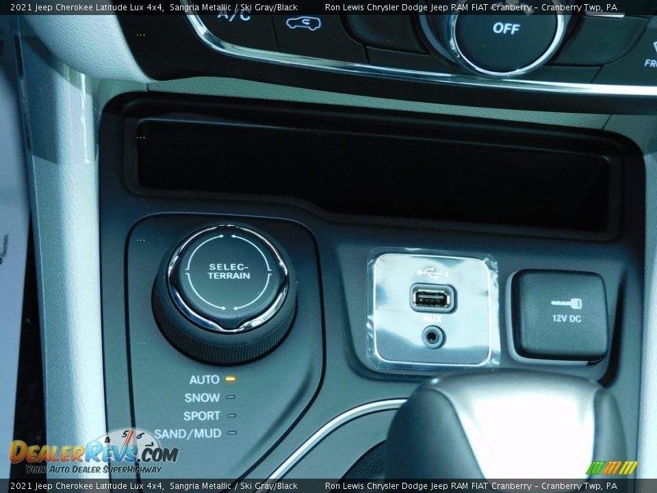 Controls of 2021 Jeep Cherokee Latitude Lux 4x4 Photo #19