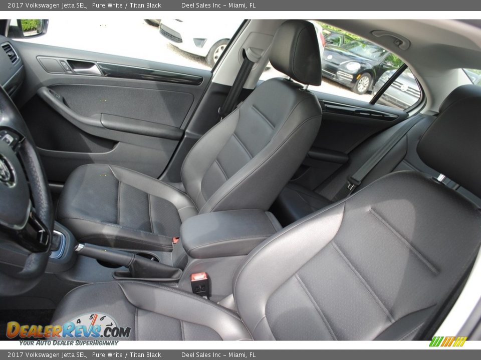 Front Seat of 2017 Volkswagen Jetta SEL Photo #12