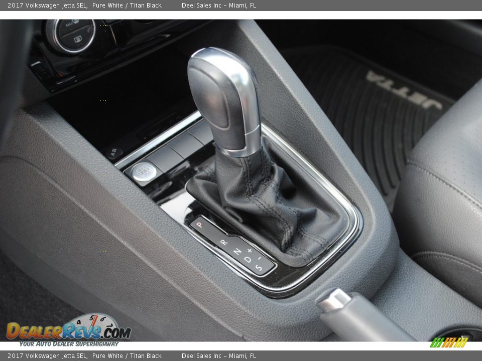 2017 Volkswagen Jetta SEL Shifter Photo #13