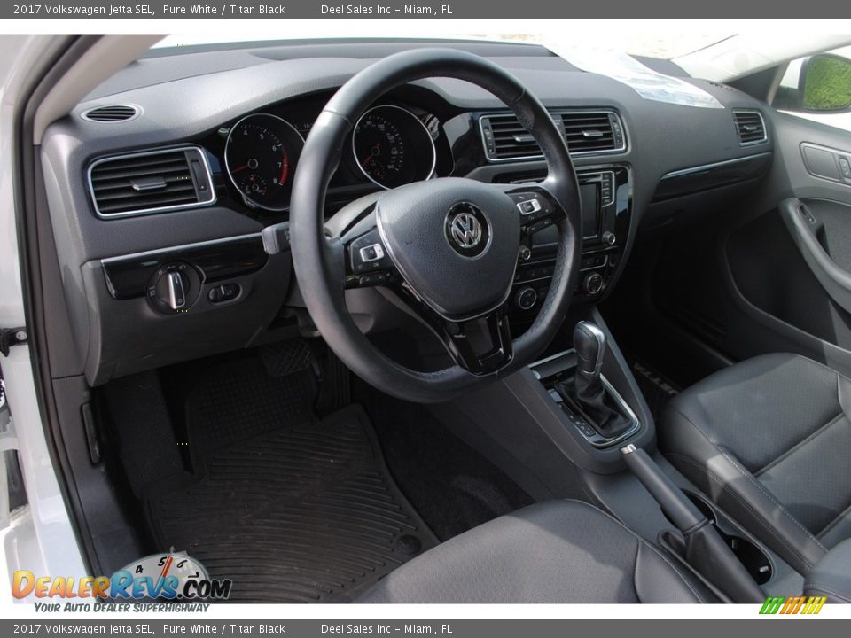 Front Seat of 2017 Volkswagen Jetta SEL Photo #15