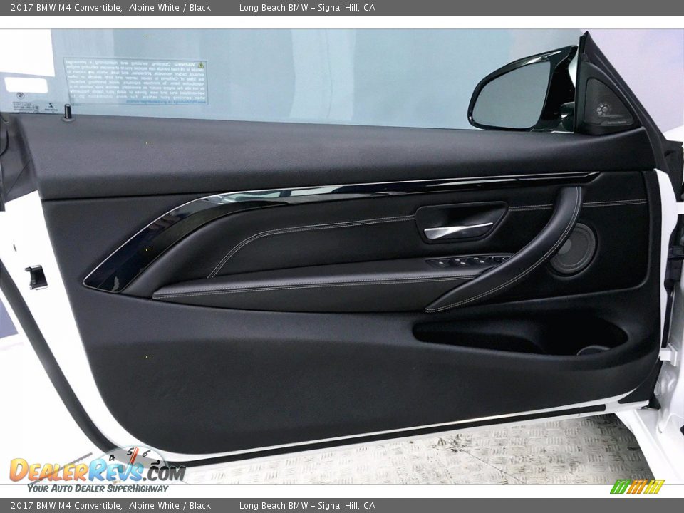 Door Panel of 2017 BMW M4 Convertible Photo #23