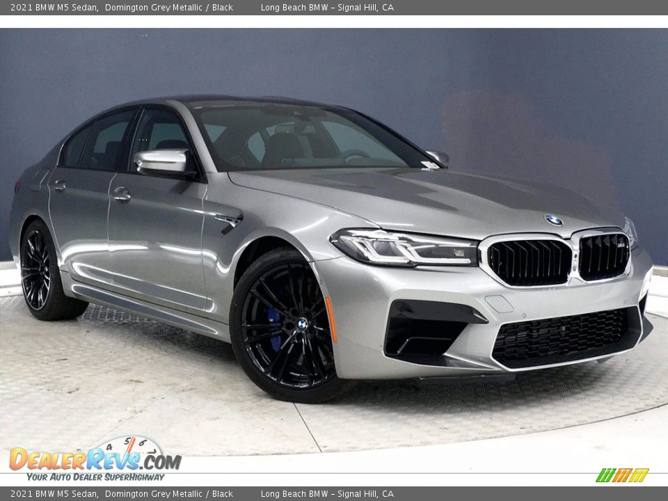 Front 3/4 View of 2021 BMW M5 Sedan Photo #19