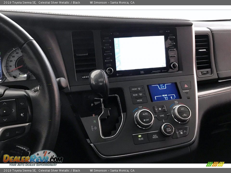 Dashboard of 2019 Toyota Sienna SE Photo #5