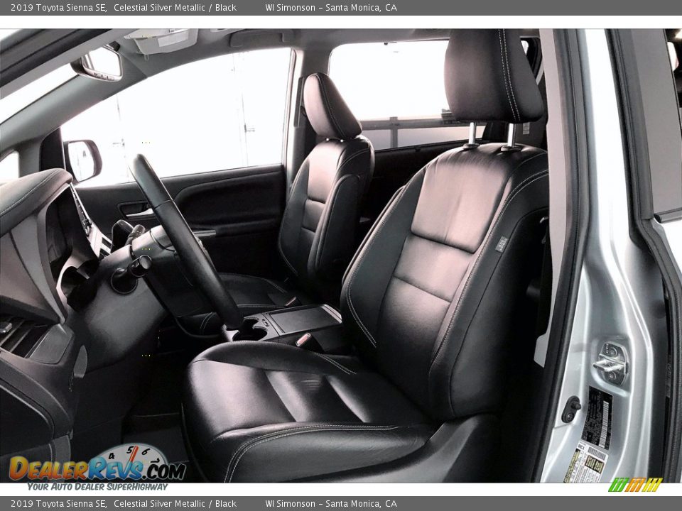 Front Seat of 2019 Toyota Sienna SE Photo #18