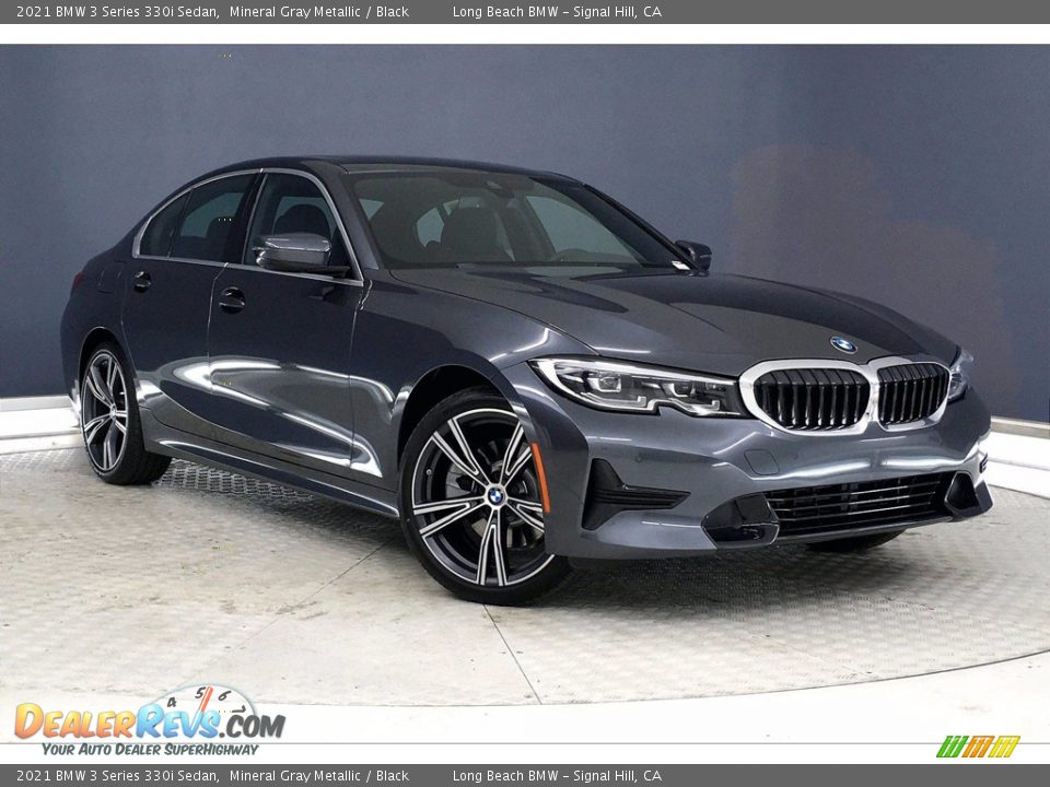 Front 3/4 View of 2021 BMW 3 Series 330i Sedan Photo #19