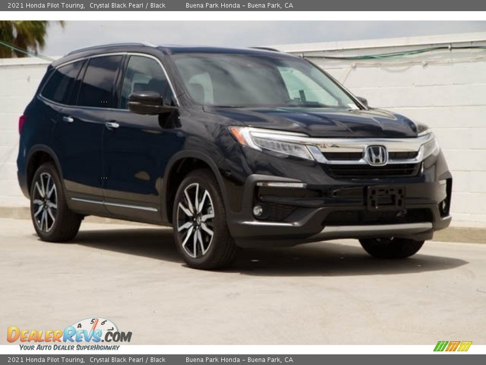 Front 3/4 View of 2021 Honda Pilot Touring Photo #1