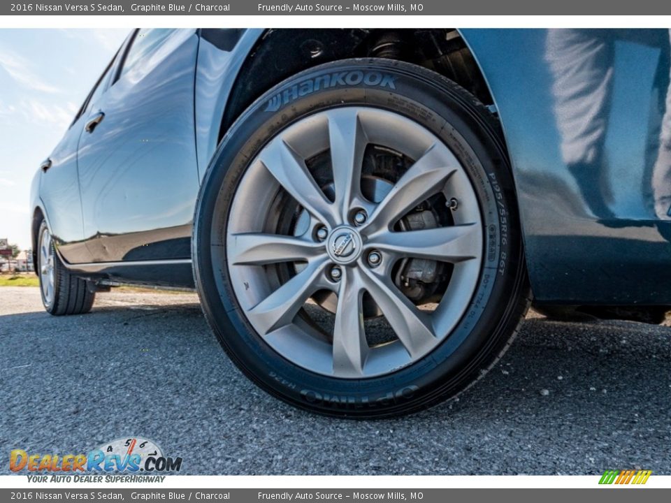 2016 Nissan Versa S Sedan Wheel Photo #2