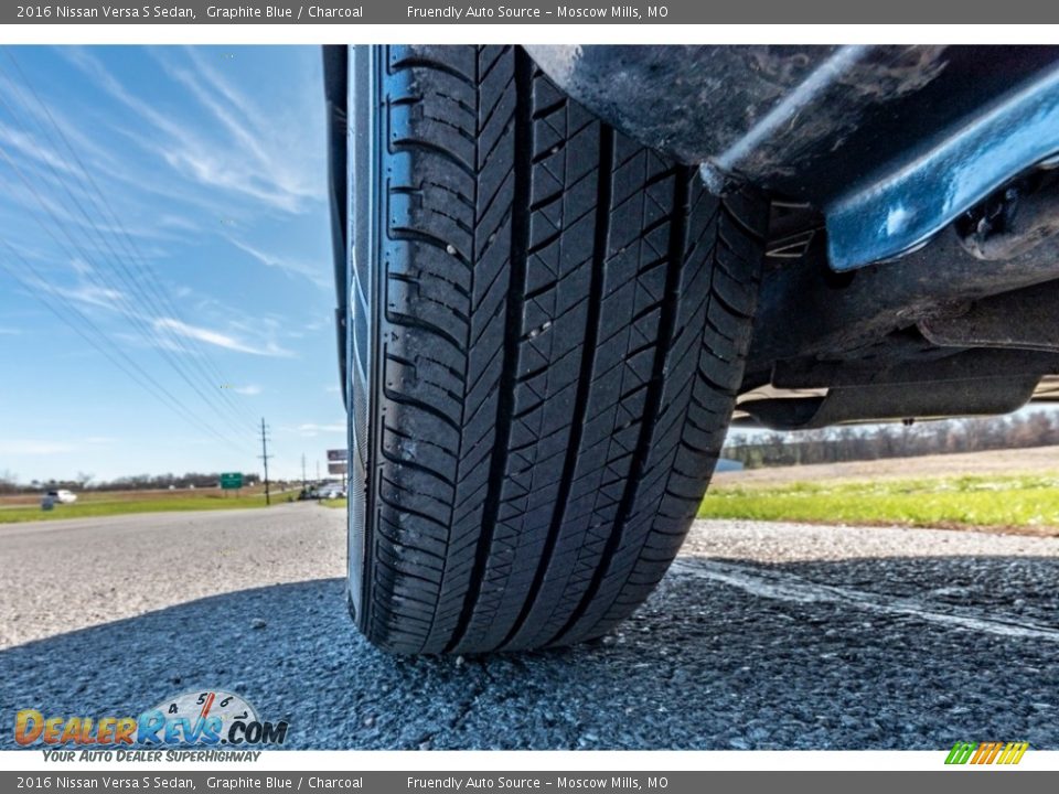 2016 Nissan Versa S Sedan Graphite Blue / Charcoal Photo #12