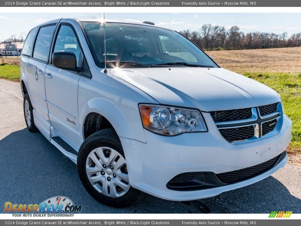 2014 Dodge Grand Caravan SE w/Wheelchair Access Bright White / Black/Light Graystone Photo #1