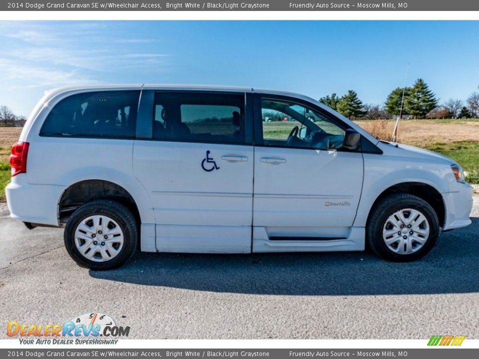 2014 Dodge Grand Caravan SE w/Wheelchair Access Bright White / Black/Light Graystone Photo #3