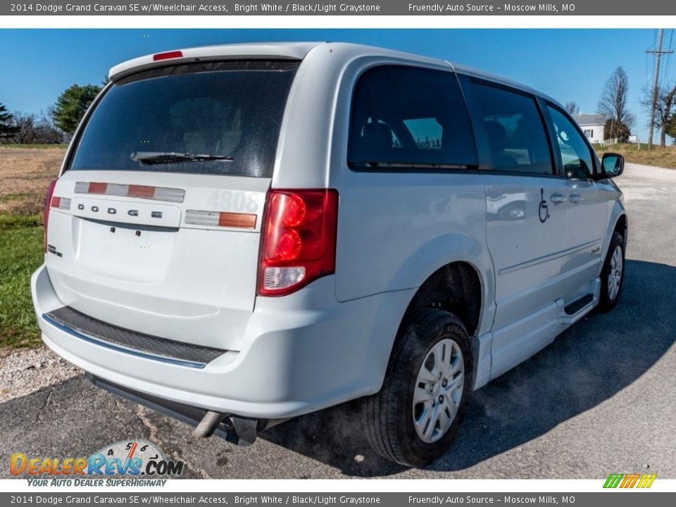 2014 Dodge Grand Caravan SE w/Wheelchair Access Bright White / Black/Light Graystone Photo #4