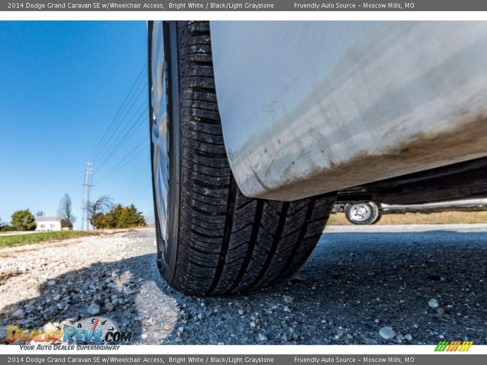 2014 Dodge Grand Caravan SE w/Wheelchair Access Bright White / Black/Light Graystone Photo #16