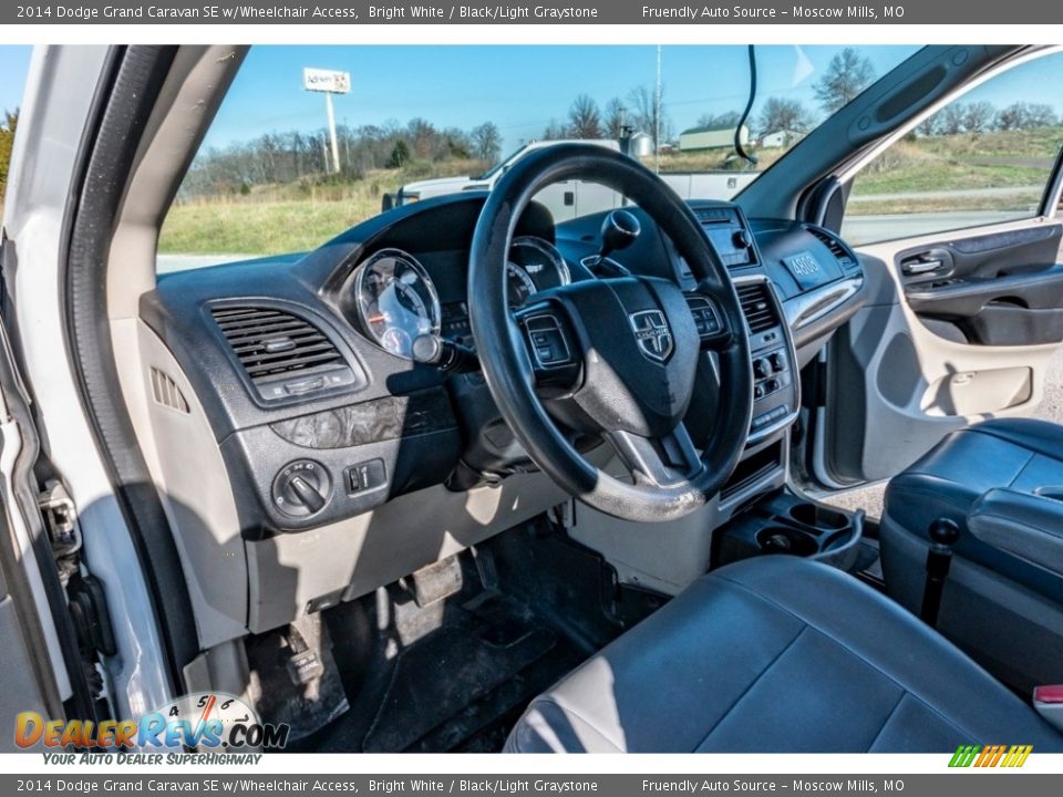 2014 Dodge Grand Caravan SE w/Wheelchair Access Bright White / Black/Light Graystone Photo #19