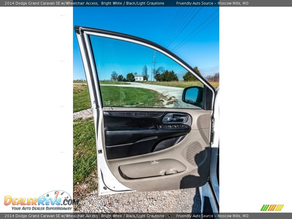 2014 Dodge Grand Caravan SE w/Wheelchair Access Bright White / Black/Light Graystone Photo #20