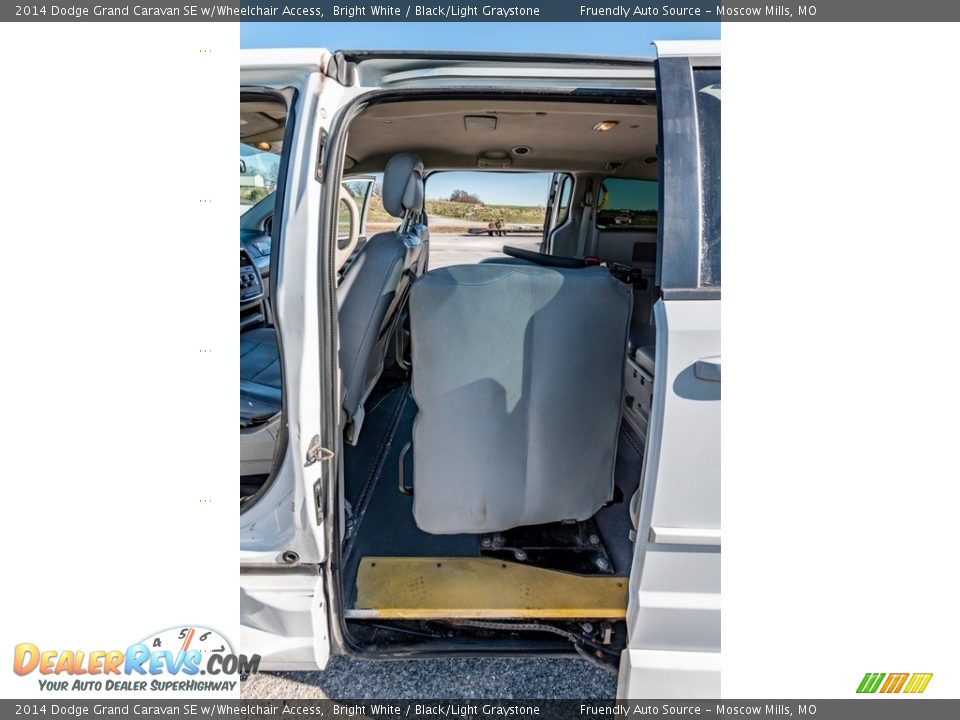 2014 Dodge Grand Caravan SE w/Wheelchair Access Bright White / Black/Light Graystone Photo #21