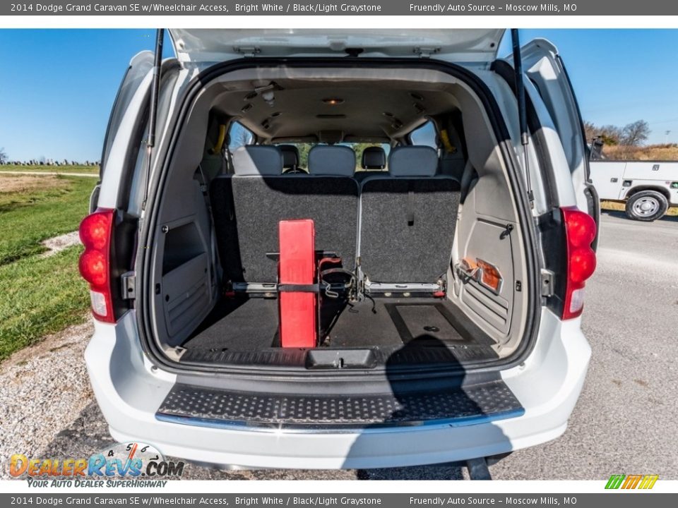 2014 Dodge Grand Caravan SE w/Wheelchair Access Bright White / Black/Light Graystone Photo #22