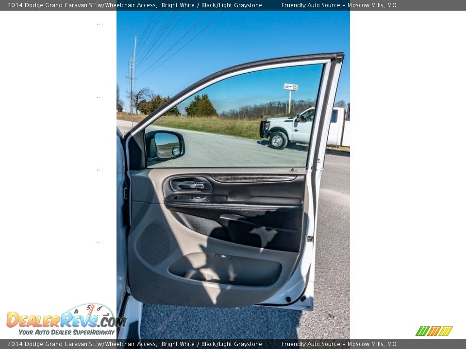 2014 Dodge Grand Caravan SE w/Wheelchair Access Bright White / Black/Light Graystone Photo #25