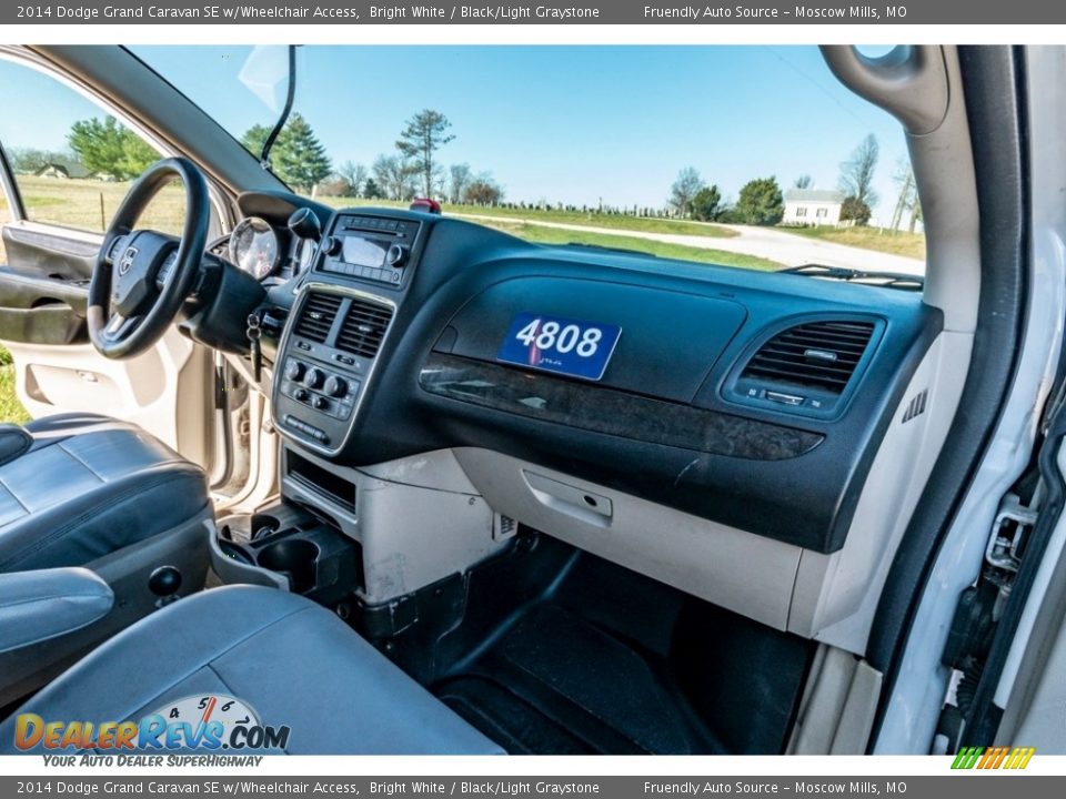 2014 Dodge Grand Caravan SE w/Wheelchair Access Bright White / Black/Light Graystone Photo #26