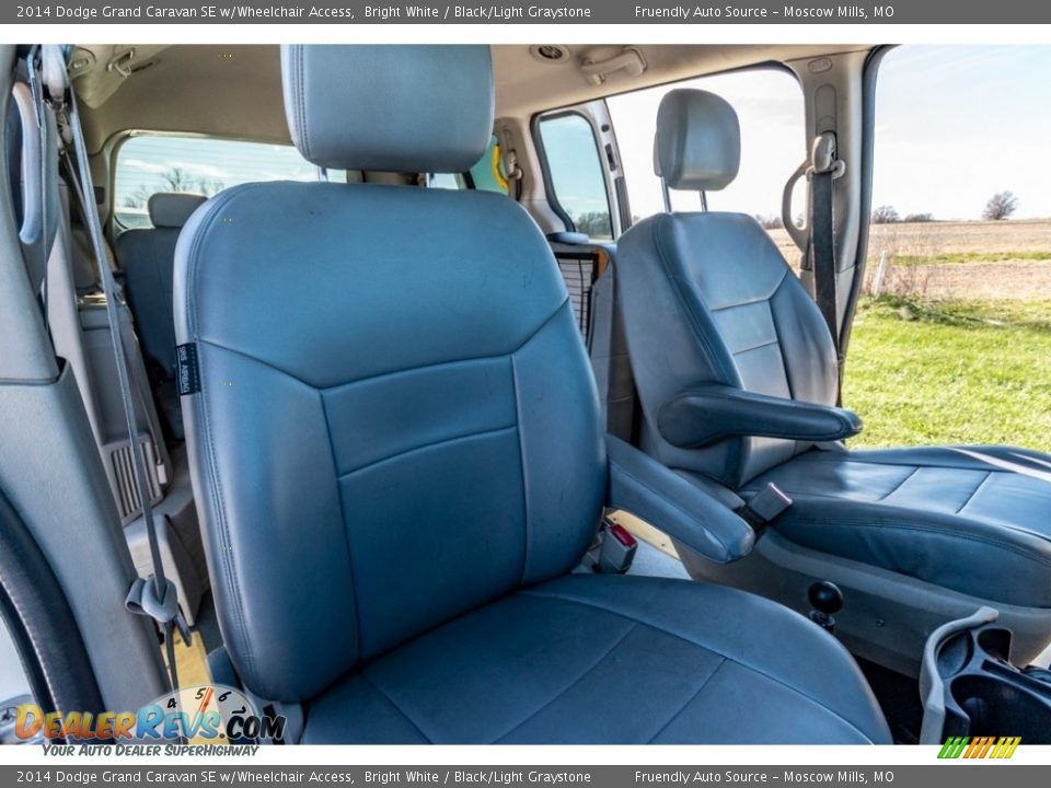 Front Seat of 2014 Dodge Grand Caravan SE w/Wheelchair Access Photo #28