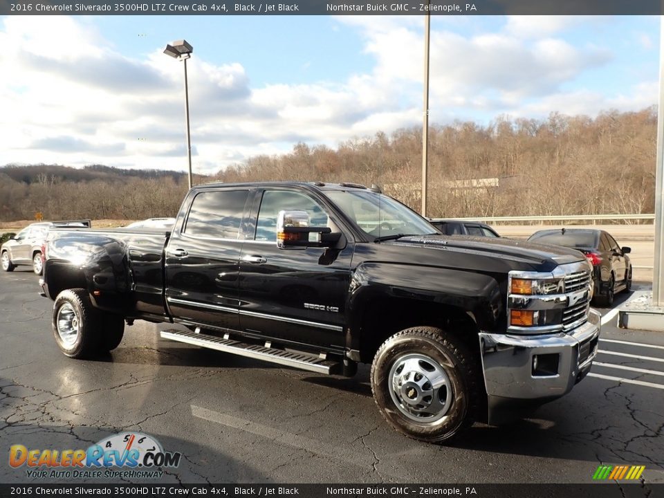 Front 3/4 View of 2016 Chevrolet Silverado 3500HD LTZ Crew Cab 4x4 Photo #4