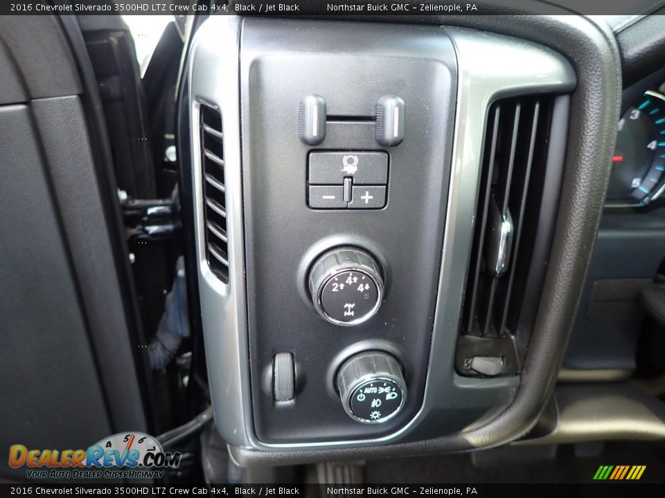 Controls of 2016 Chevrolet Silverado 3500HD LTZ Crew Cab 4x4 Photo #18
