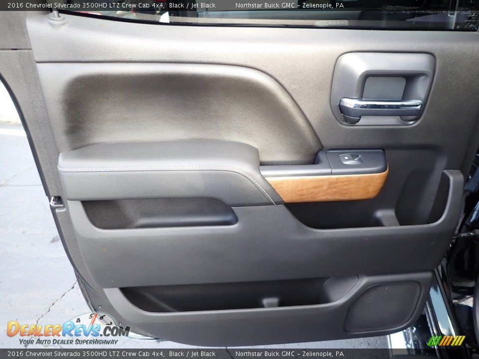 Door Panel of 2016 Chevrolet Silverado 3500HD LTZ Crew Cab 4x4 Photo #23
