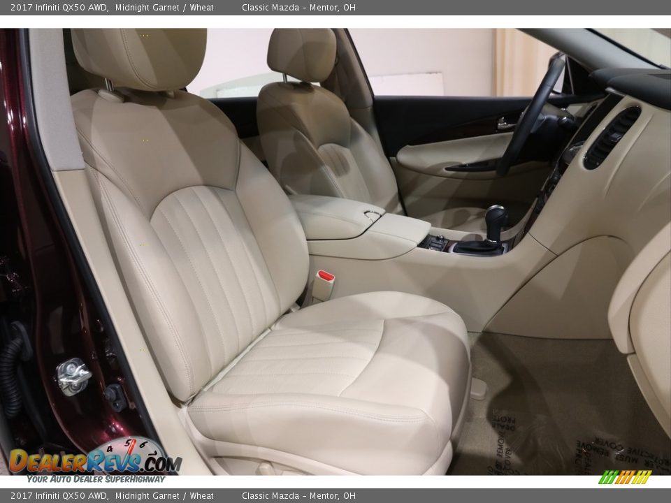 Front Seat of 2017 Infiniti QX50 AWD Photo #18