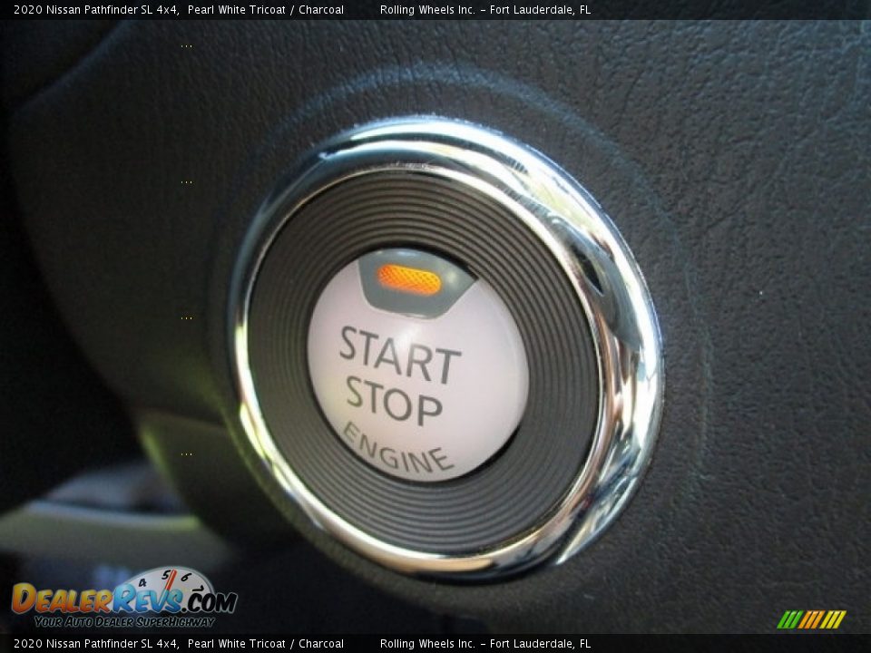 Controls of 2020 Nissan Pathfinder SL 4x4 Photo #22