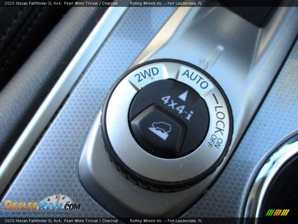 Controls of 2020 Nissan Pathfinder SL 4x4 Photo #24