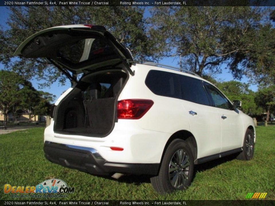 2020 Nissan Pathfinder SL 4x4 Pearl White Tricoat / Charcoal Photo #33