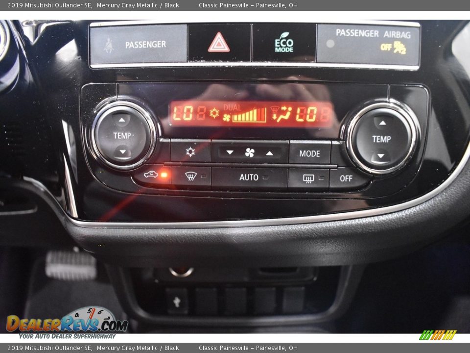 Controls of 2019 Mitsubishi Outlander SE Photo #15